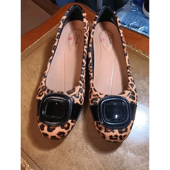 Clarks (6.5) Women Unstructured‎ Leopard Print Flats with Black Accent Buckle - Picture 1 of 7